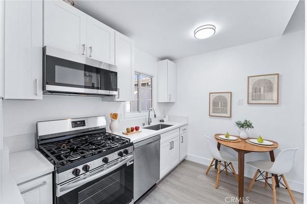 Dining room, Interior, Kitchen, Stainless Steel Appliances, Wood Texture Flooring