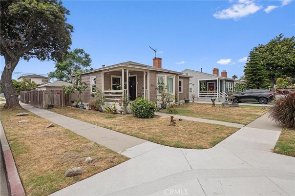 Backyard, Exterior, Facade, Ranch