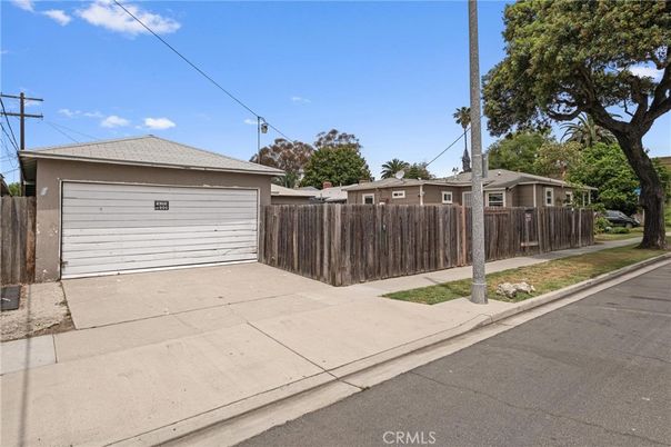 Detached Garage, Exterior