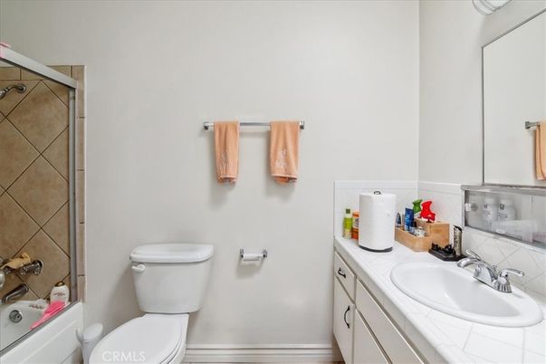 Bathroom, Interior, Tile Countertops