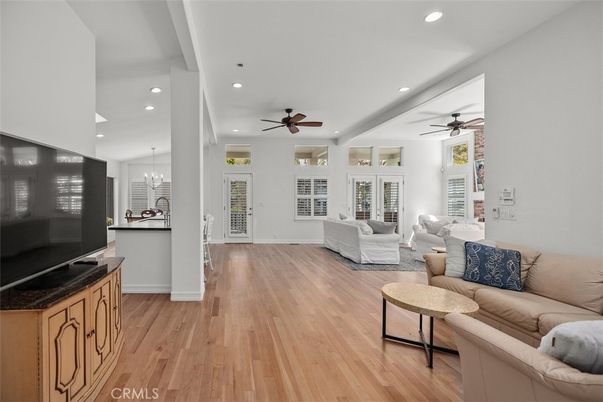 Interior, Living room, Pendant Lights, Recessed Lighting, Wood Texture Flooring