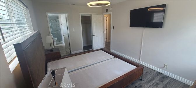 Interior, Pendant Lights, Wood Texture Flooring