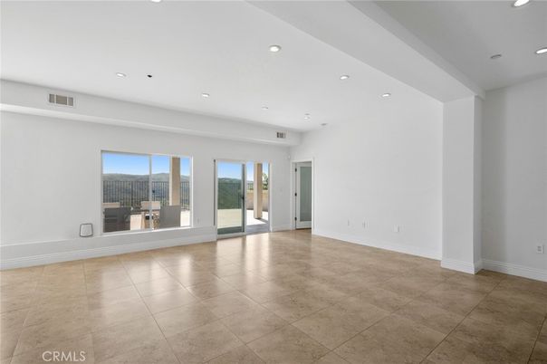 Empty room, Interior, Recessed Lighting