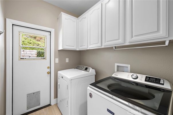 Interior, Washer, Wood Texture Flooring