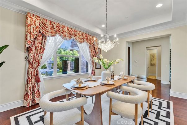 Chandelier, Dining room, Interior, Recessed Lighting, Wood Texture Flooring