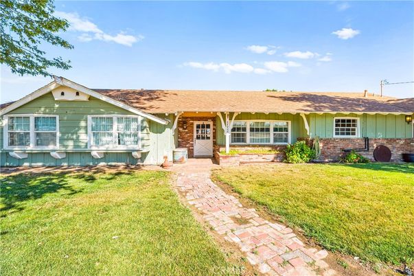 Backyard, Exterior, Facade, Ranch