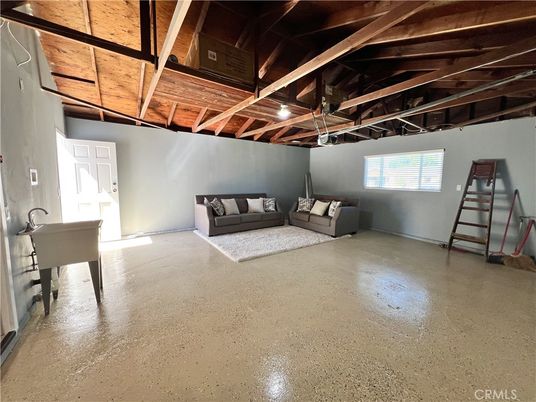 Empty room, Interior, Wooden Beams, Wooden Ceilings