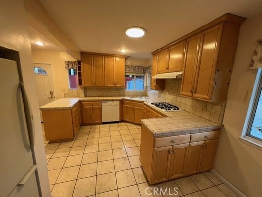 Interior, Kitchen, Recessed Lighting, Tile Countertops
