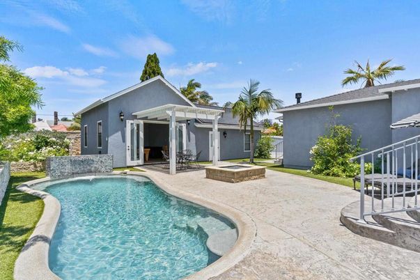 Exterior, Pool