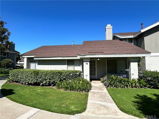 Exterior, Facade, Ranch