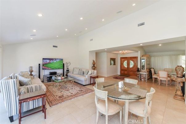 Chandelier, Dining room, Interior, Living room, Recessed Lighting