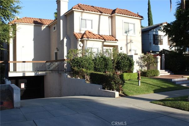 Exterior, Facade, Mediterranean