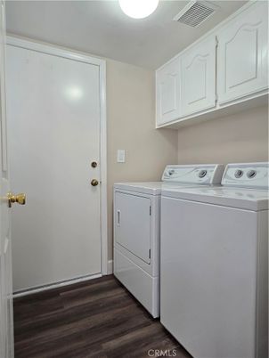 Interior, Washer, Wood Texture Flooring