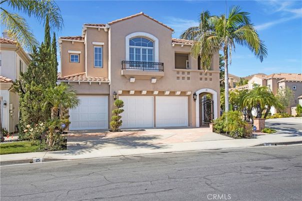Attached, Exterior, Facade, Mediterranean