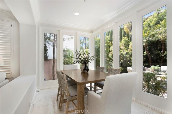 Dining room, Interior, Recessed Lighting