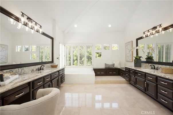 Bathroom, Dual Sink Vanities, Interior, Recessed Lighting