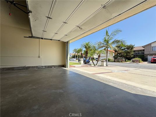 Exterior, Garage