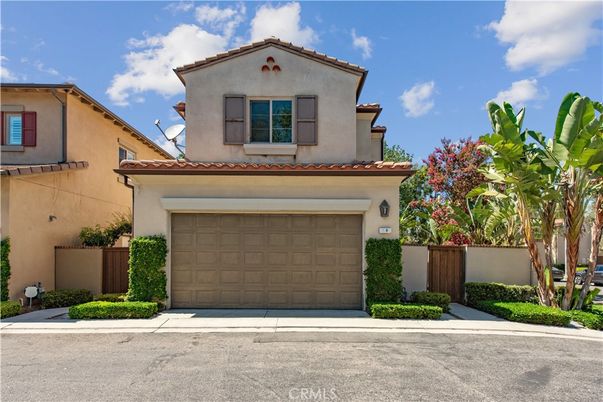 Attached, Exterior, Facade, Mediterranean