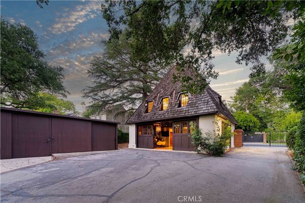 Attached, Detached Garage, Exterior, Facade, Cape Cod