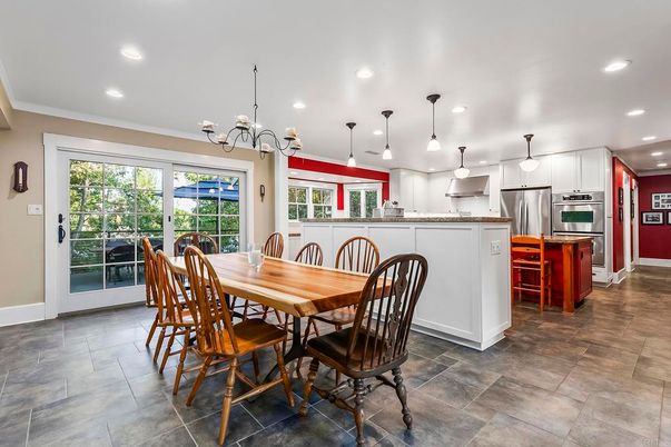 Chandelier, Dining room, Interior, Kitchen, Pendant Lights, Recessed Lighting, Stainless Steel Appliances