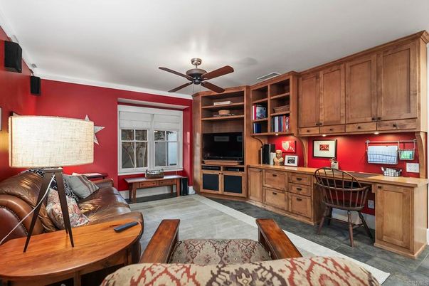 Home Office, Interior