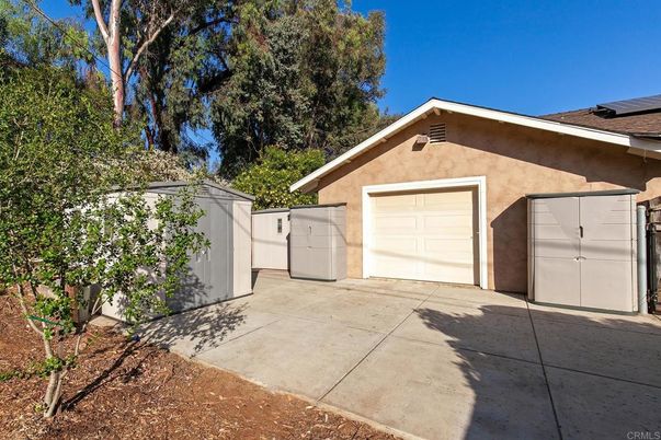 Detached Garage, Exterior