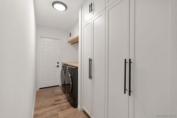 Interior, Washer, Wood Texture Flooring