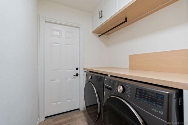 Interior, Washer, Wood Texture Flooring