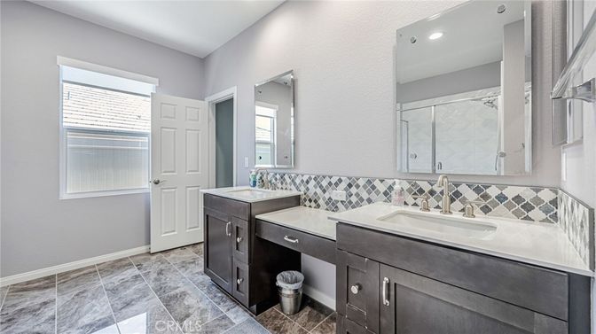 Bathroom, Dual Sink Vanities, Interior, Recessed Lighting