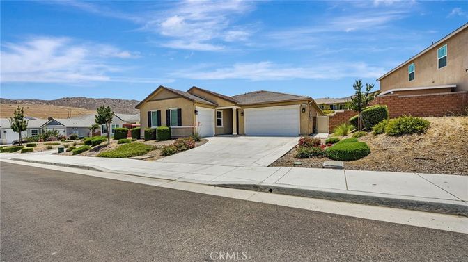 Attached, Exterior, Facade, Ranch