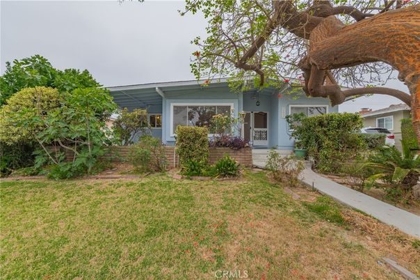 Backyard, Exterior, Facade, Ranch