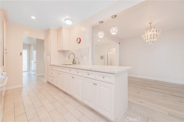Chandelier, Interior, Kitchen, Marble Walls, Pendant Lights, Recessed Lighting, Wood Texture Flooring