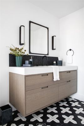 Bathroom, Dual Sink Vanities, Interior