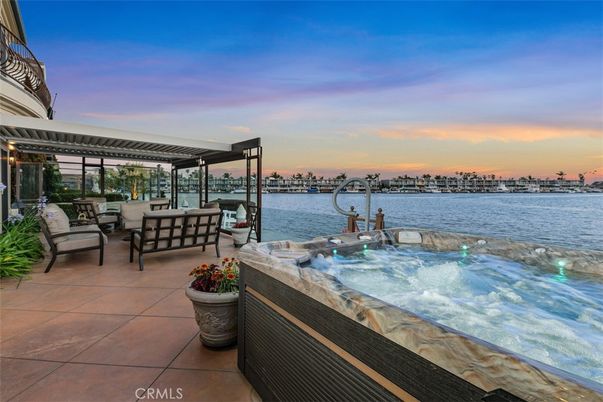 Exterior, Hot Tub, Water
