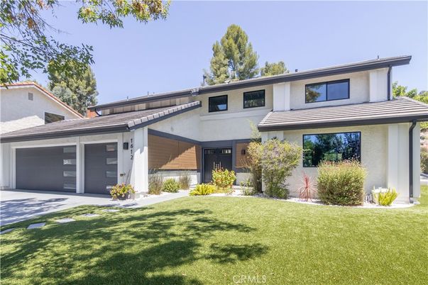 Attached, Backyard, Exterior, Facade, Modern