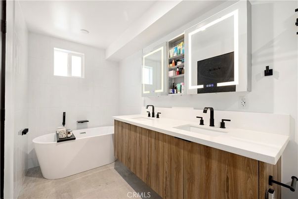 Bathroom, Dual Sink Vanities, Free Standing Baths, Interior, Recessed Lighting