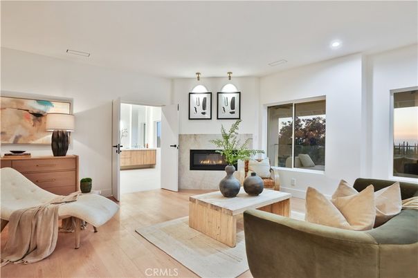 Fireplace, Interior, Living room, Pendant Lights, Recessed Lighting, Wood Texture Flooring
