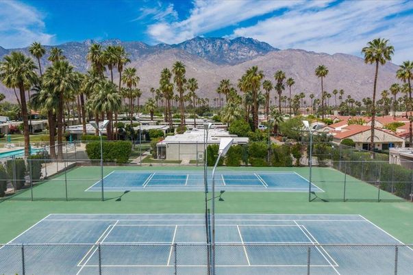 Exterior, Tennis Courts