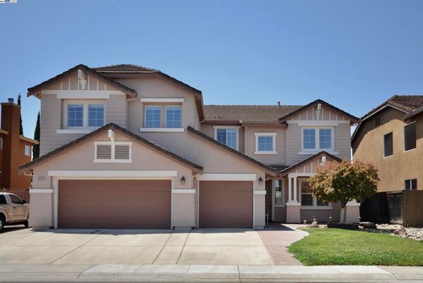 Attached, Exterior, Facade, American Craftsman