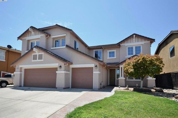 Attached, Exterior, Facade, American Craftsman