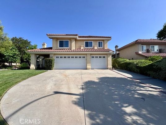 Attached, Exterior, Facade, Mediterranean