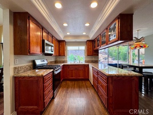 Interior, Kitchen, Pendant Lights, Recessed Lighting, Wood Texture Flooring