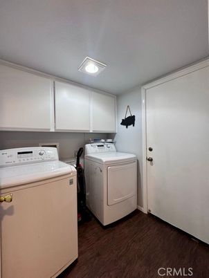 Interior, Recessed Lighting, Washer, Wood Texture Flooring