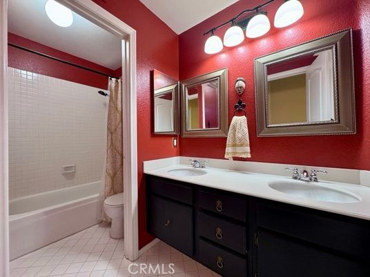 Bathroom, Dual Sink Vanities, Interior
