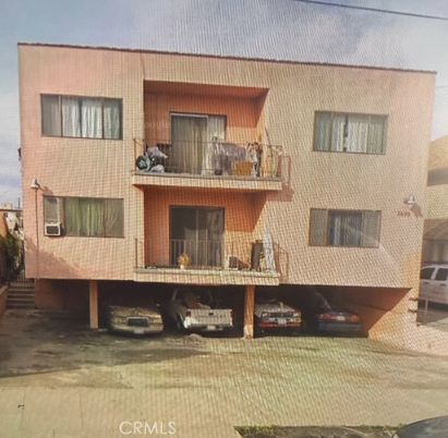 Exterior, Facade, Modern