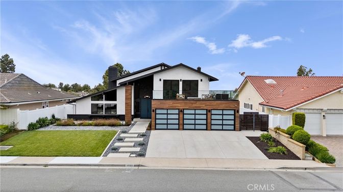 Attached, Exterior, Facade, Modern
