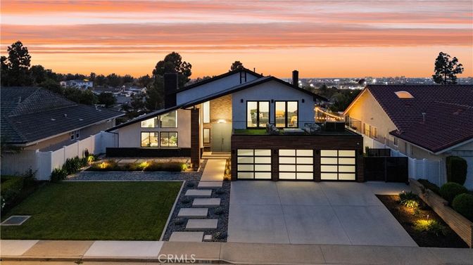 Attached, Exterior, Facade, Modern