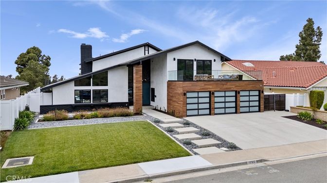 Attached, Backyard, Exterior, Facade, Modern