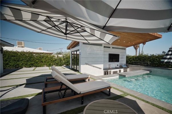 Exterior, Pool