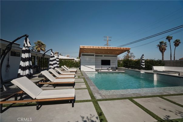Exterior, Pool